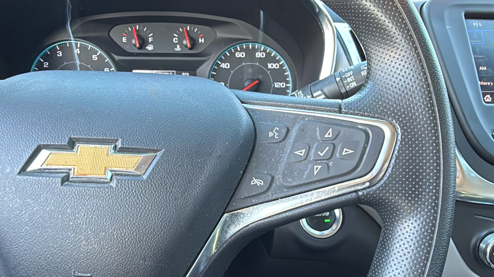 2021 Chevrolet Equinox LS 24