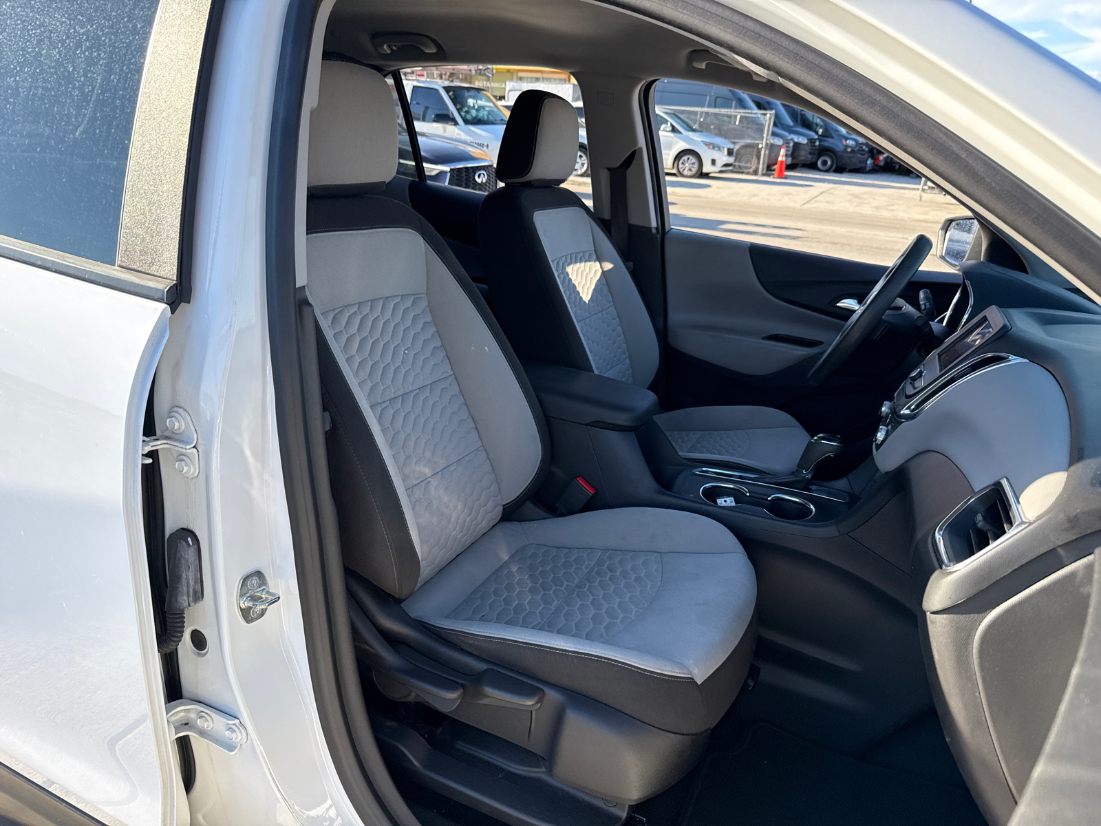 2021 Chevrolet Equinox LS 33