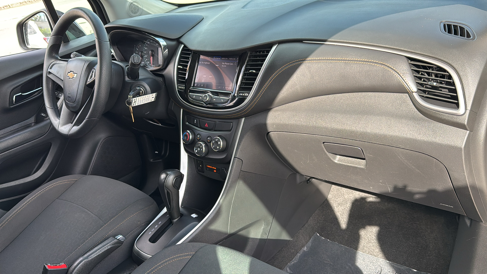 2021 Chevrolet Trax LS 32