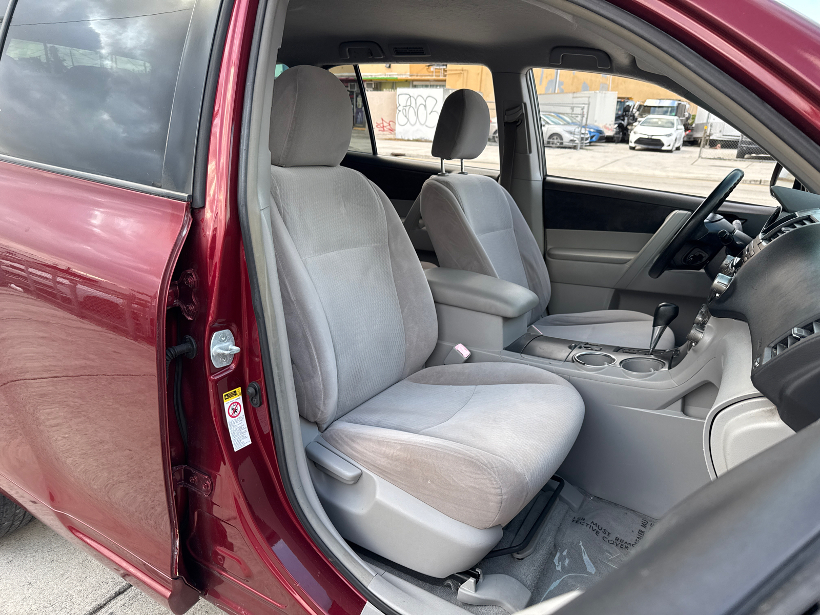 2010 Toyota Highlander Base 28