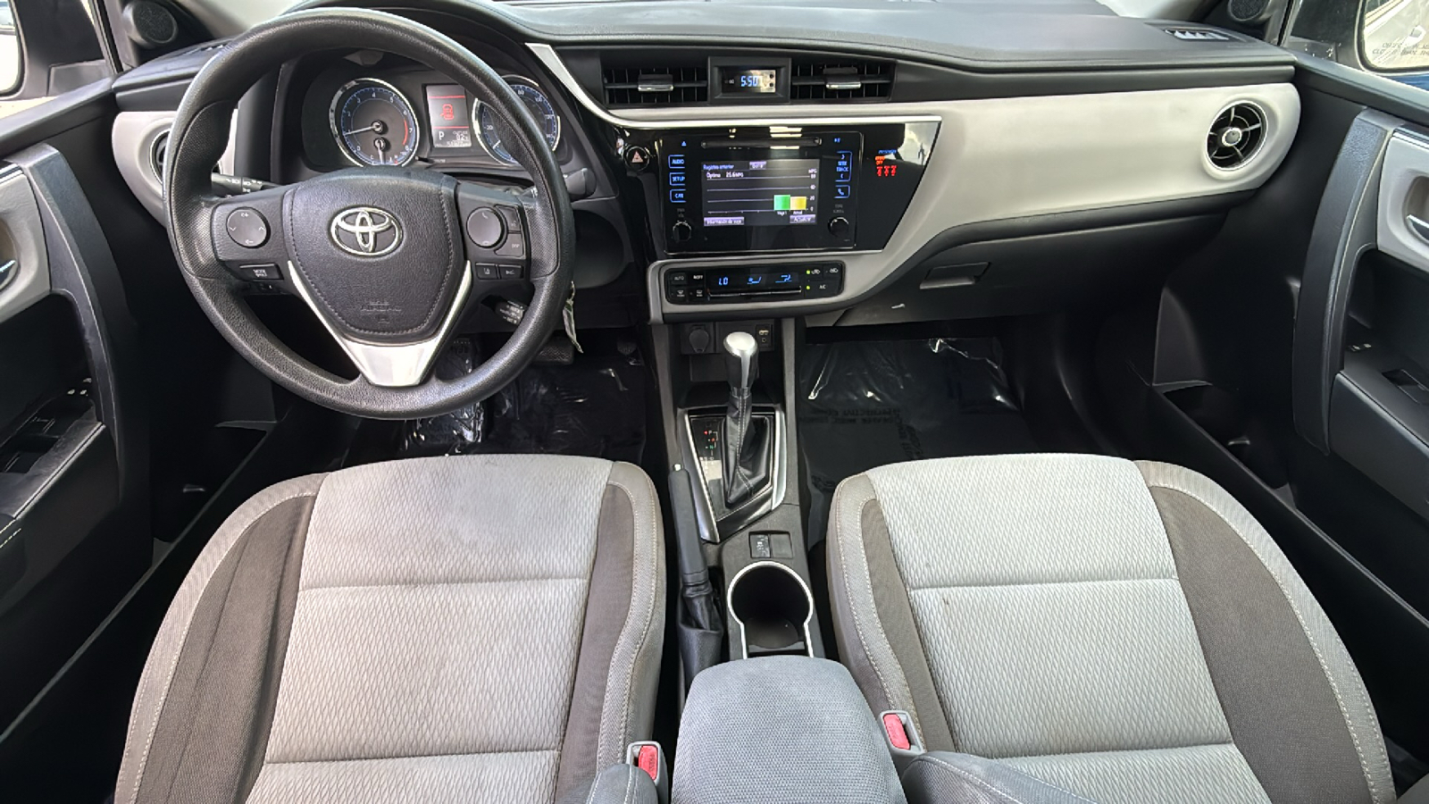 2018 Toyota Corolla LE 17