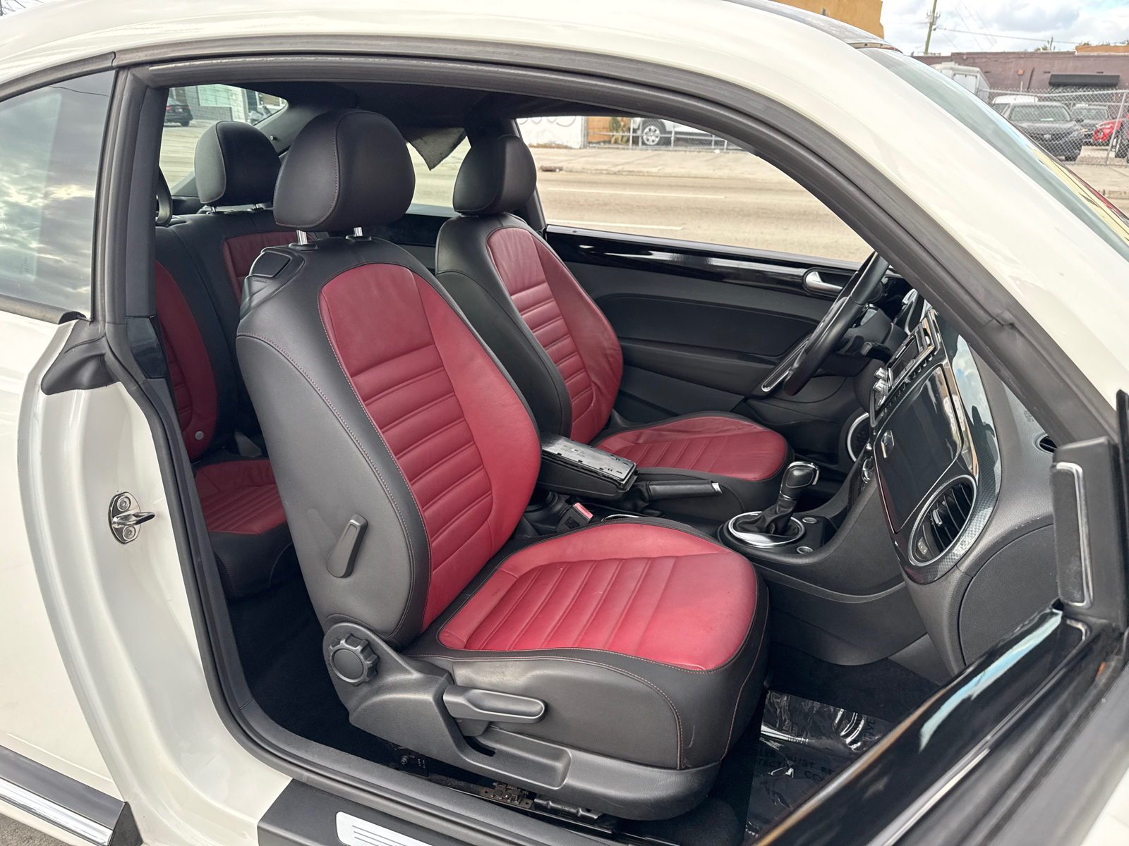 2013 Volkswagen Beetle 2.0 TSi 27