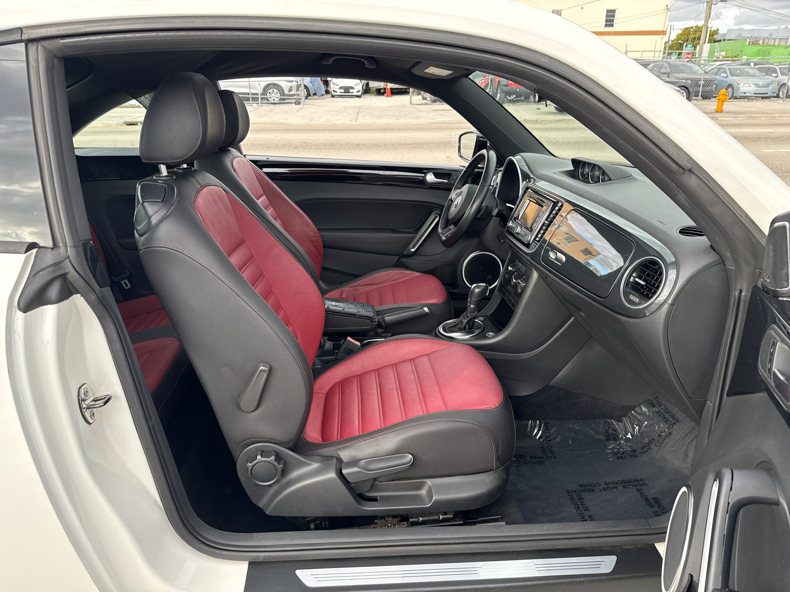 2013 Volkswagen Beetle 2.0 TSi 28