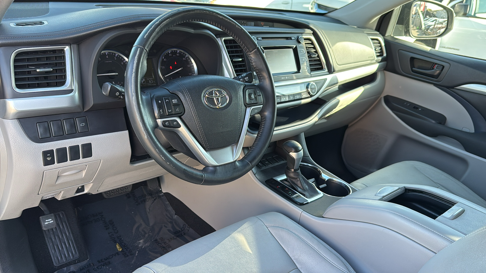 2015 Toyota Highlander LE V6 16