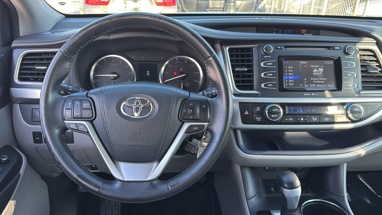 2015 Toyota Highlander LE V6 23