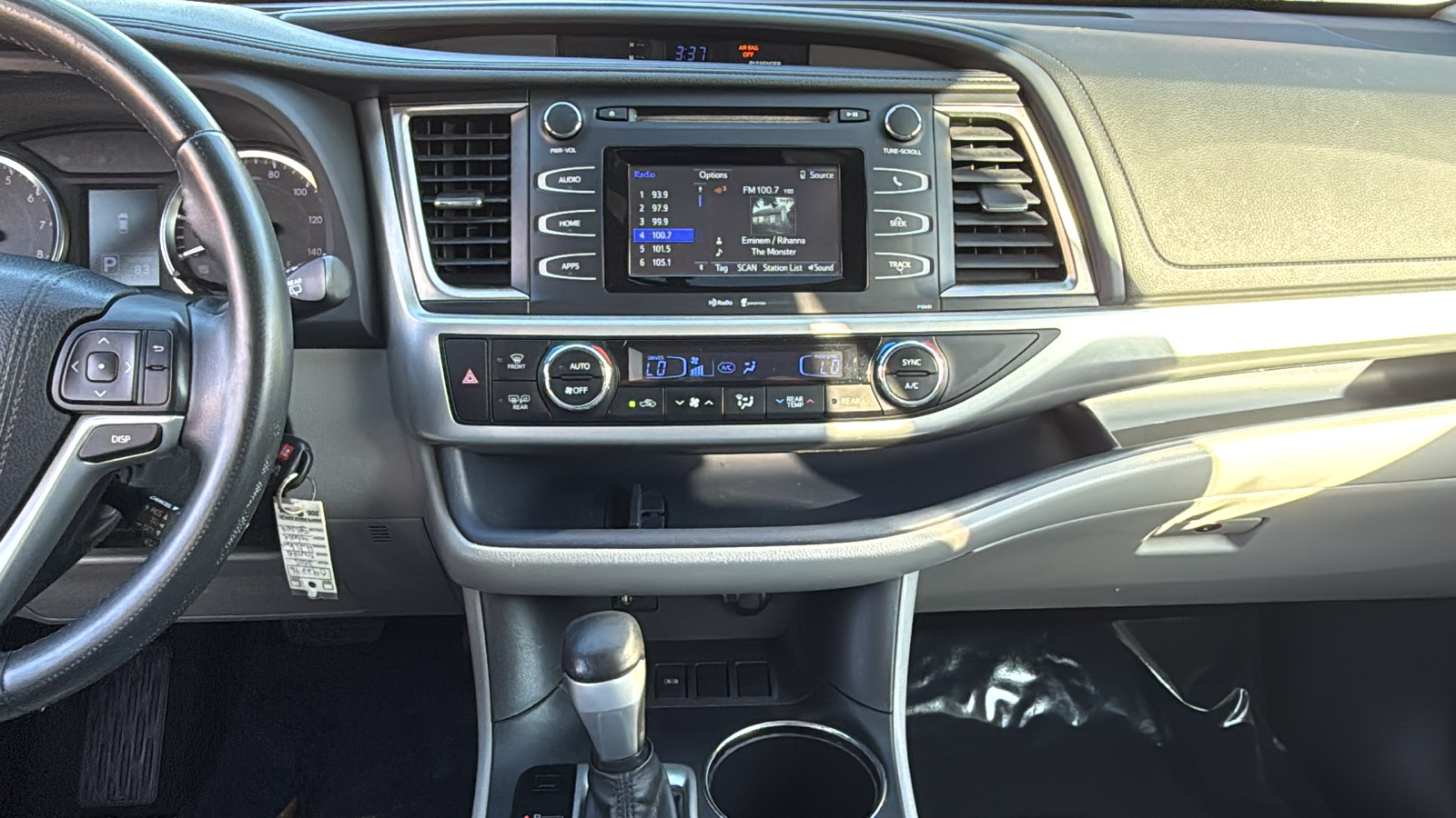 2015 Toyota Highlander LE V6 27