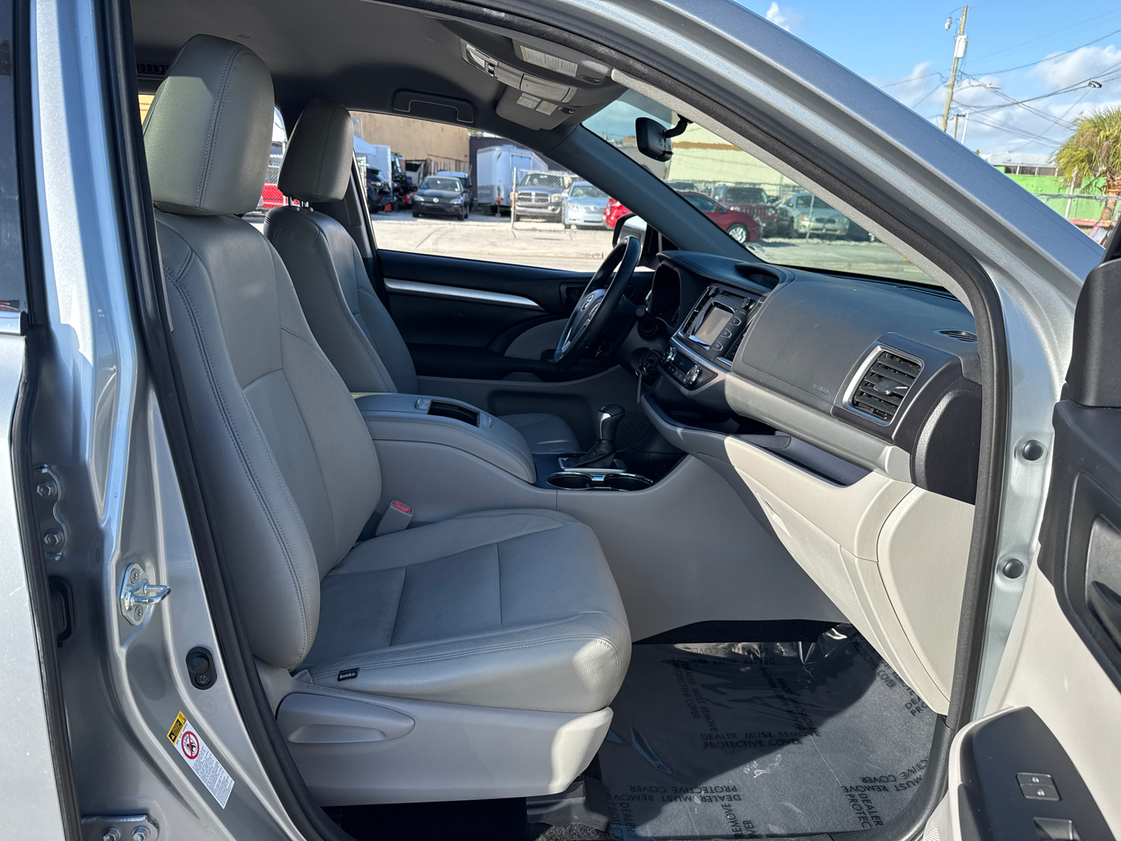 2015 Toyota Highlander LE V6 33