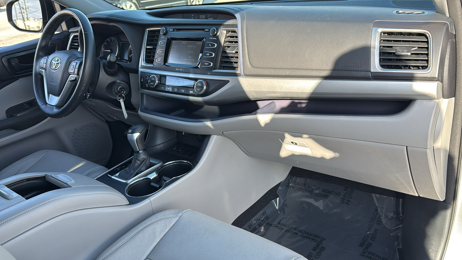 2015 Toyota Highlander LE V6 34