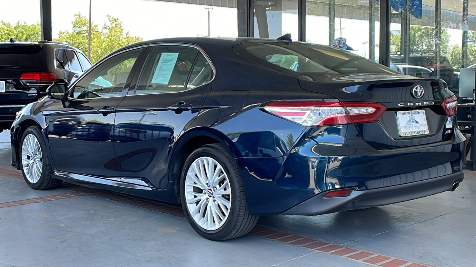 2019 Toyota Camry XLE 2
