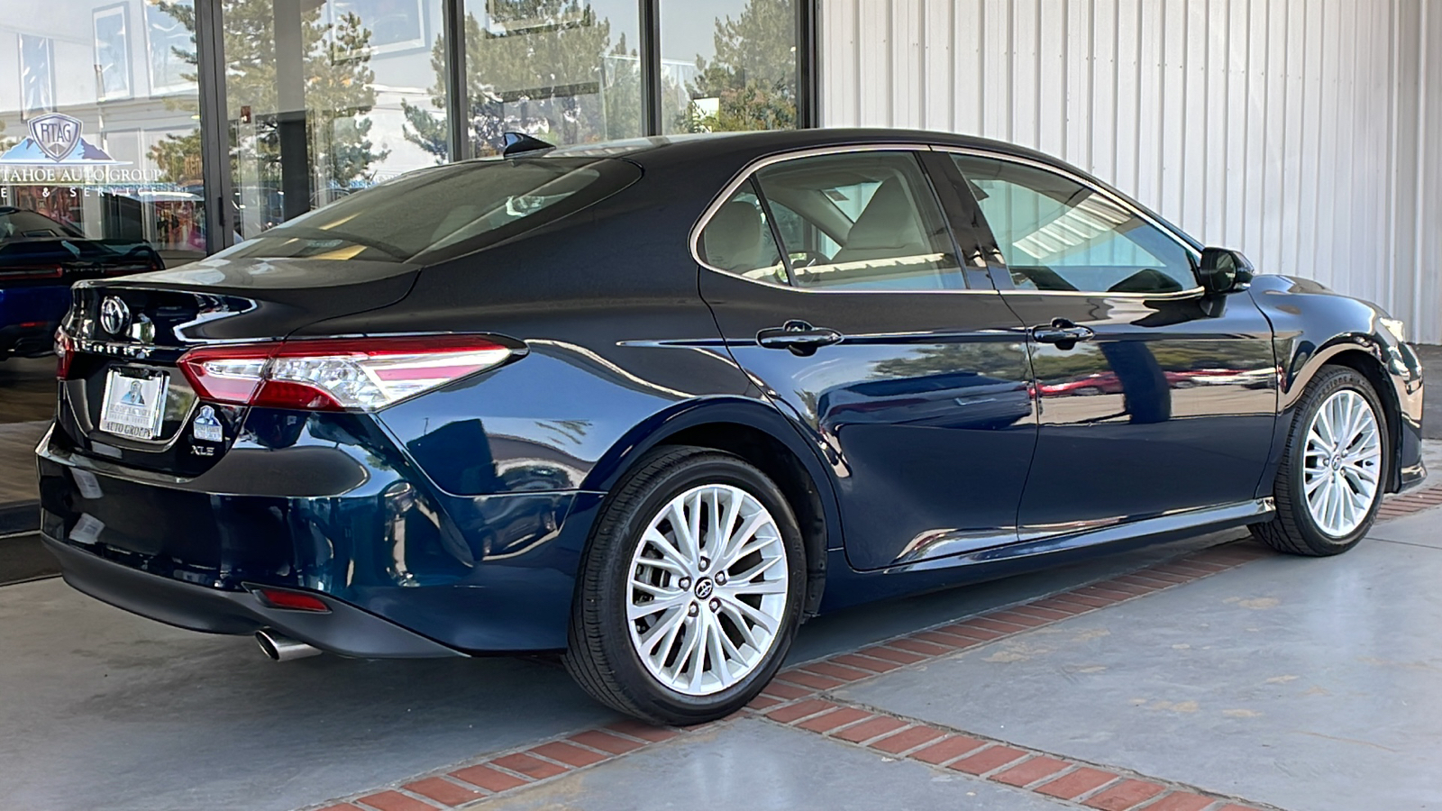 2019 Toyota Camry XLE 3