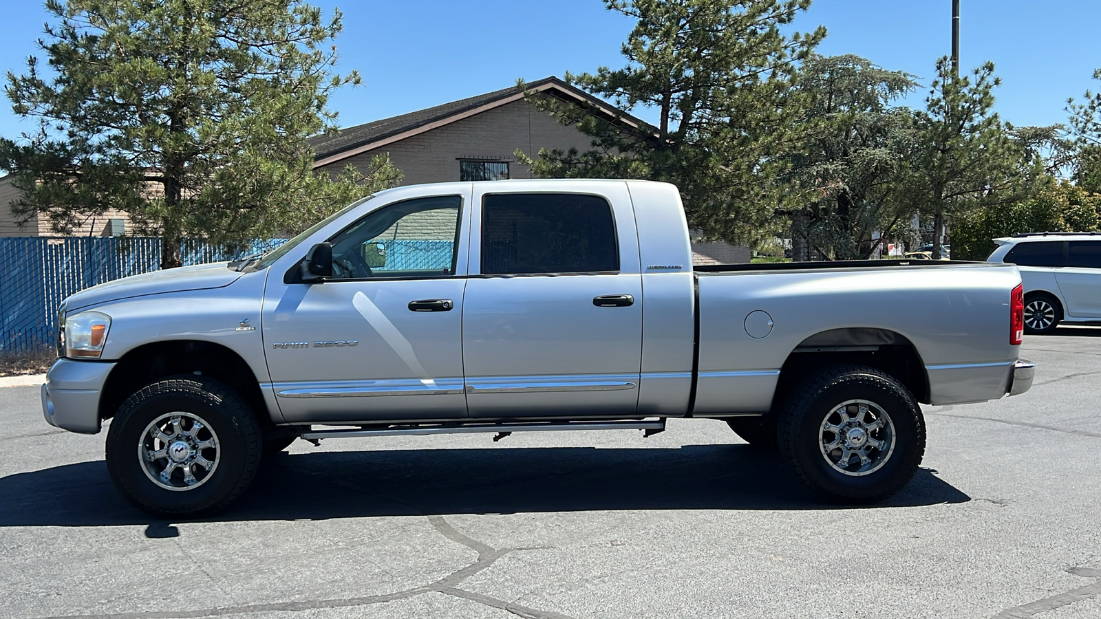 2006 Dodge Ram 2500 Laramie 4dr Mega Cab 160.5 4WD 8