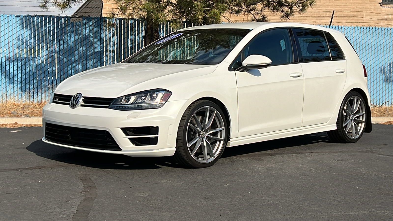 2017 Volkswagen Golf R  1