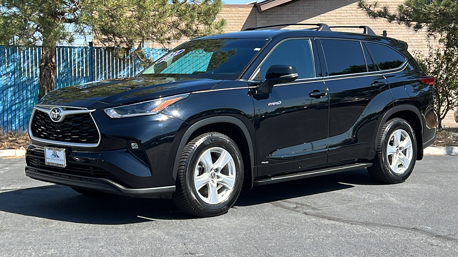 2021 Toyota Highlander Hybrid LE 1