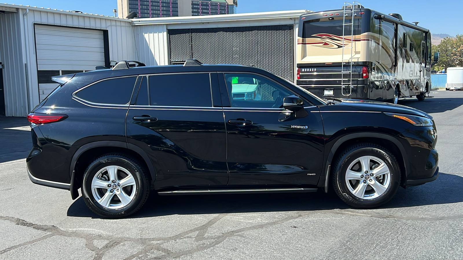 2021 Toyota Highlander Hybrid LE 4