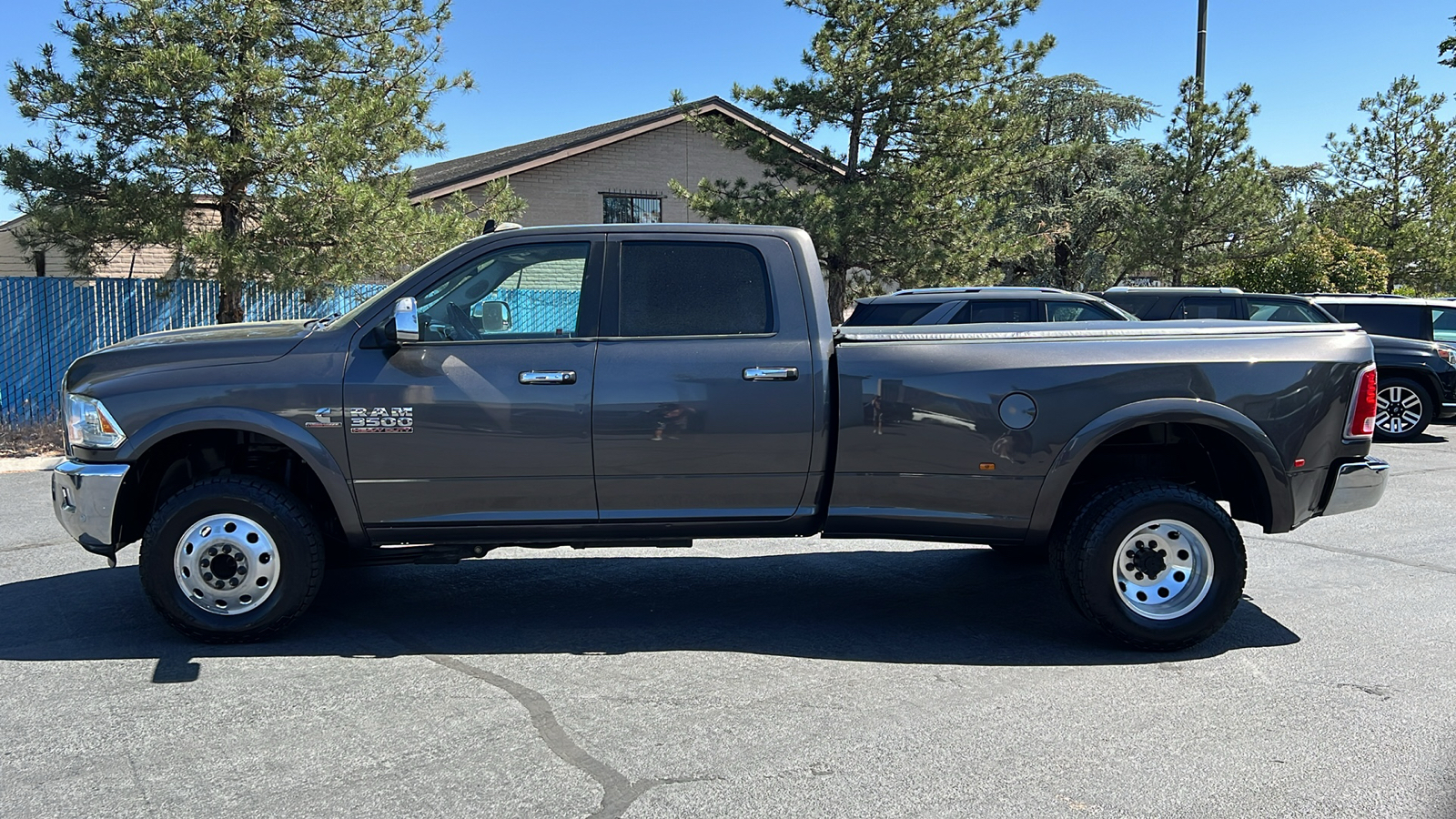 2017 Ram 3500 Laramie 4x4 Crew Cab 8 Box 8