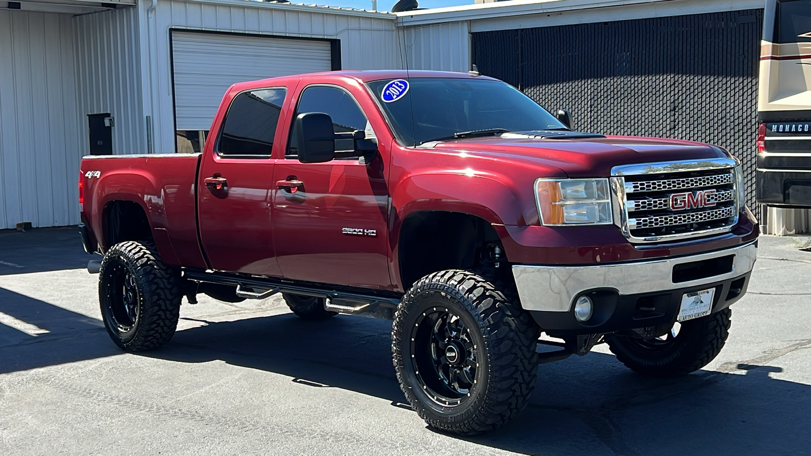 2013 GMC Sierra 2500HD SLT 4WD Crew Cab 153.7 3