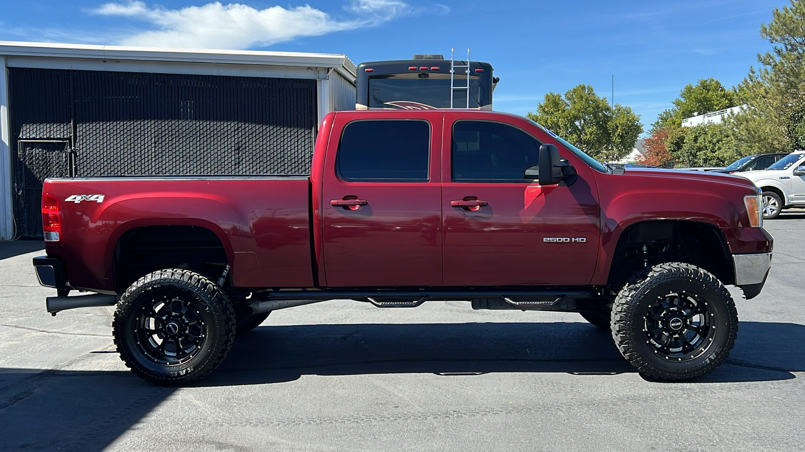 2013 GMC Sierra 2500HD SLT 4WD Crew Cab 153.7 4