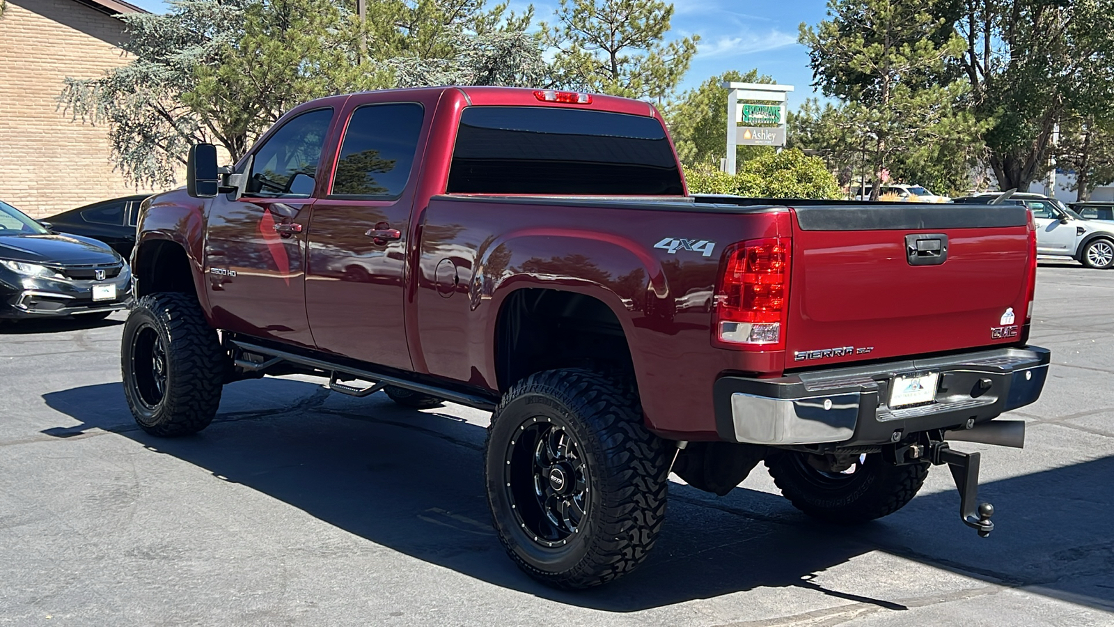 2013 GMC Sierra 2500HD SLT 4WD Crew Cab 153.7 7