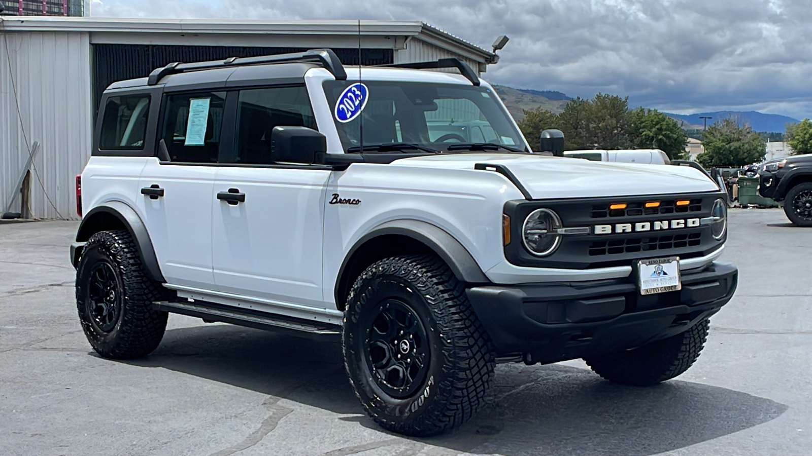 2023 Ford Bronco Base 3