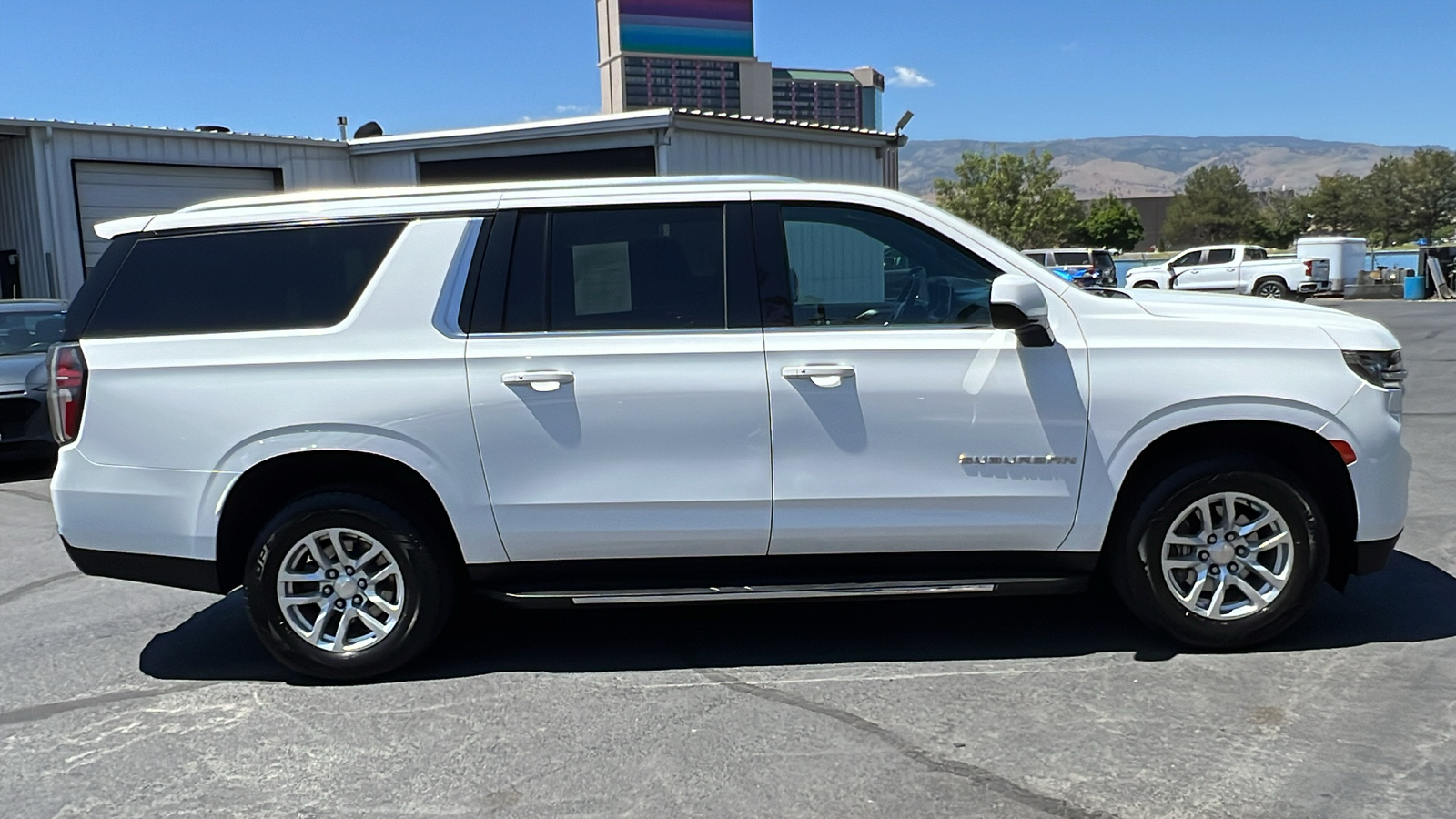 2021 Chevrolet Suburban LT 4