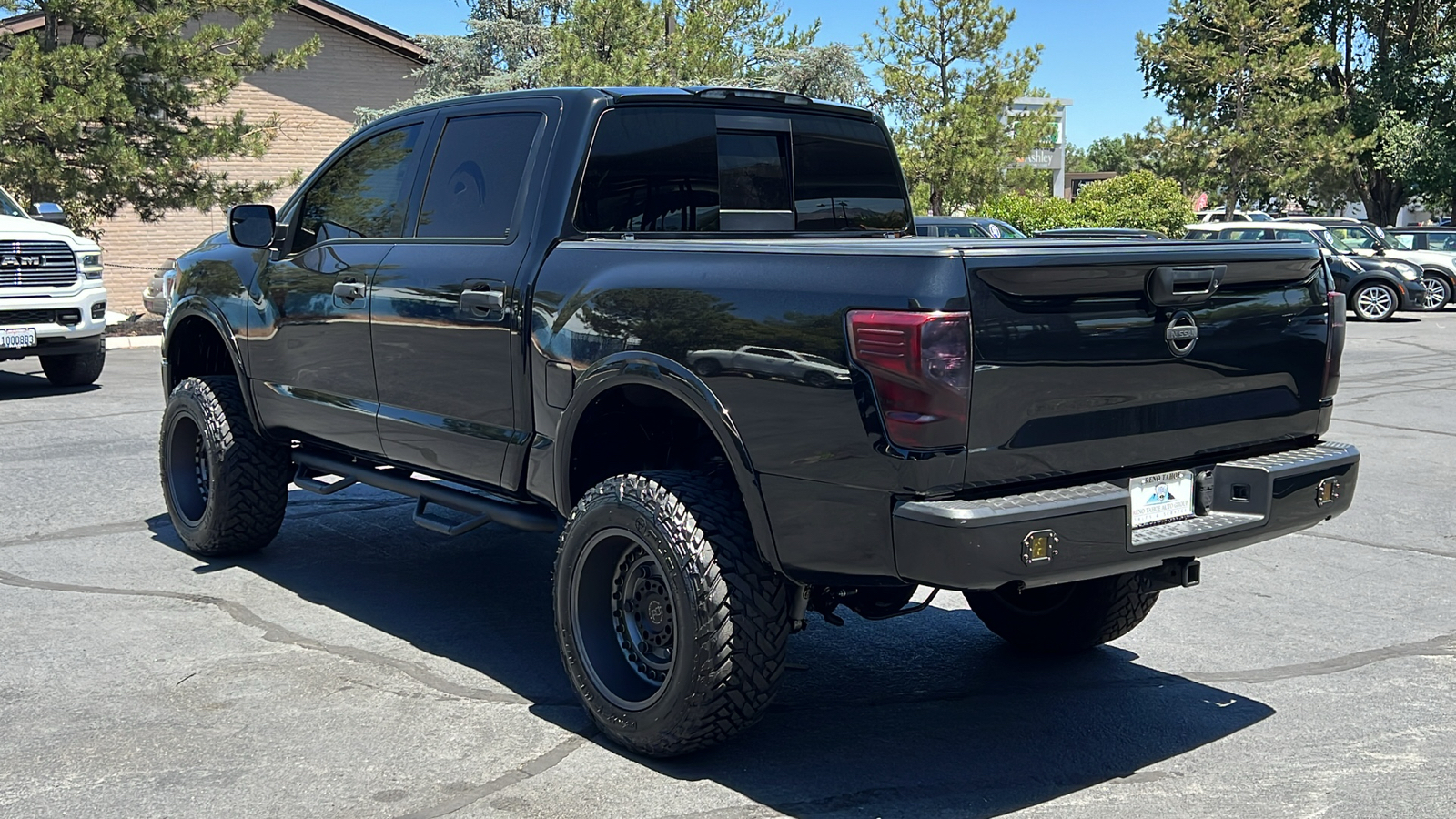 2019 Nissan Titan PRO-4X 4x4 Crew Cab 7