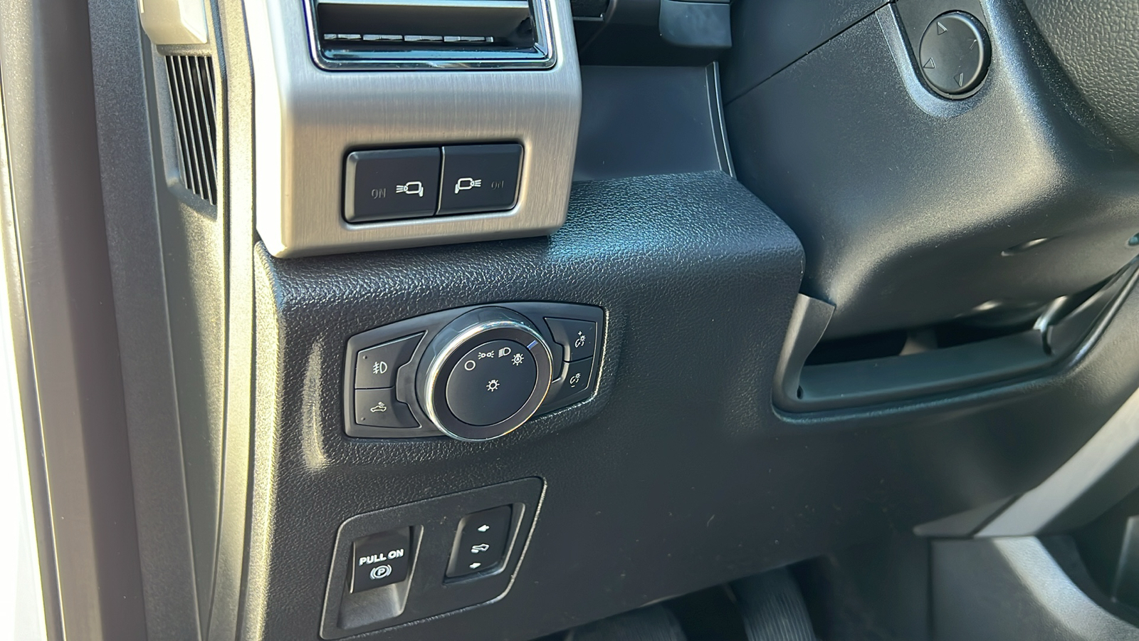 2018 Ford F-150 Platinum 4WD SuperCrew 5.5 Box 27