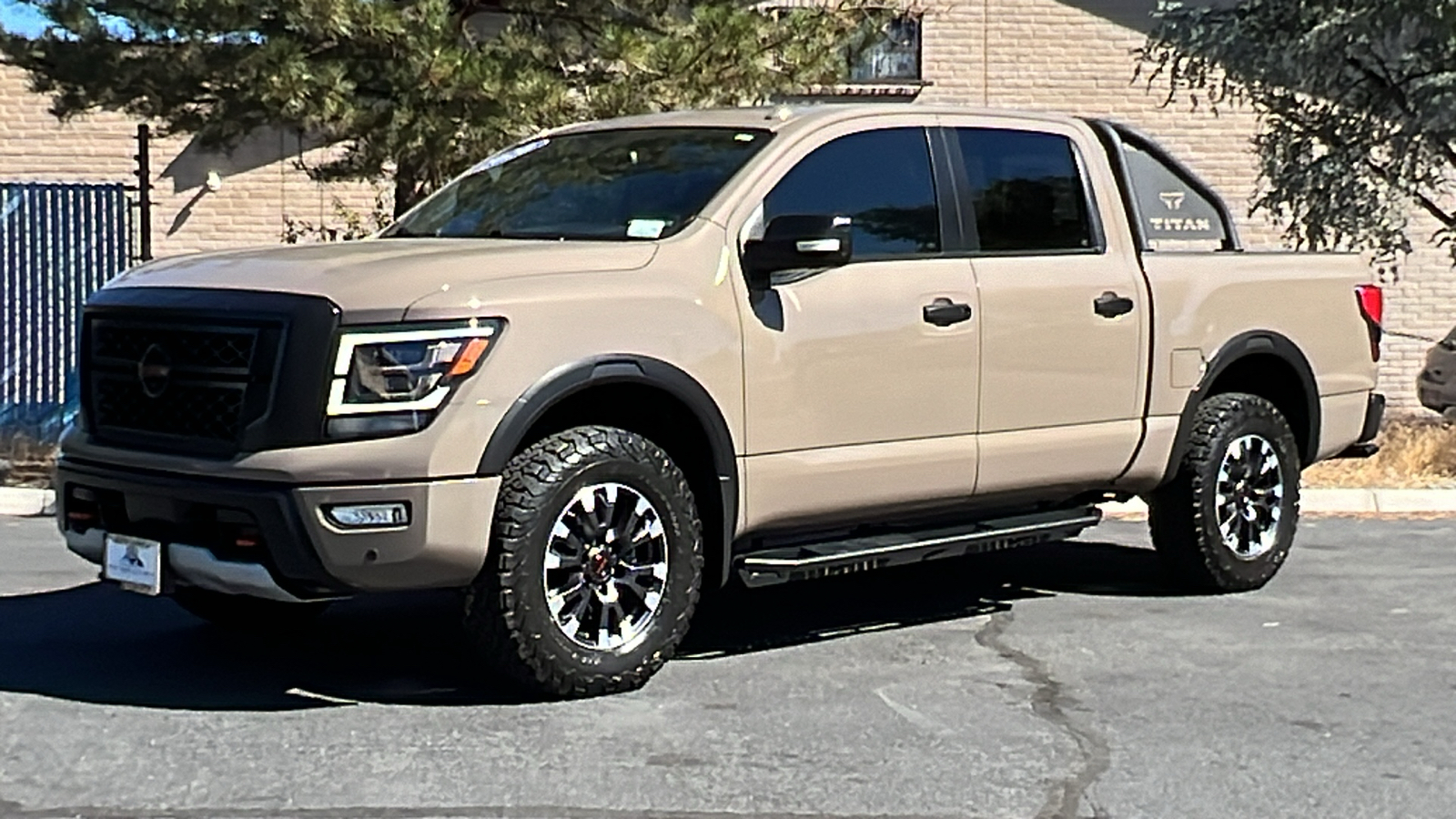 2020 Nissan Titan PRO-4X 4x4 Crew Cab 1