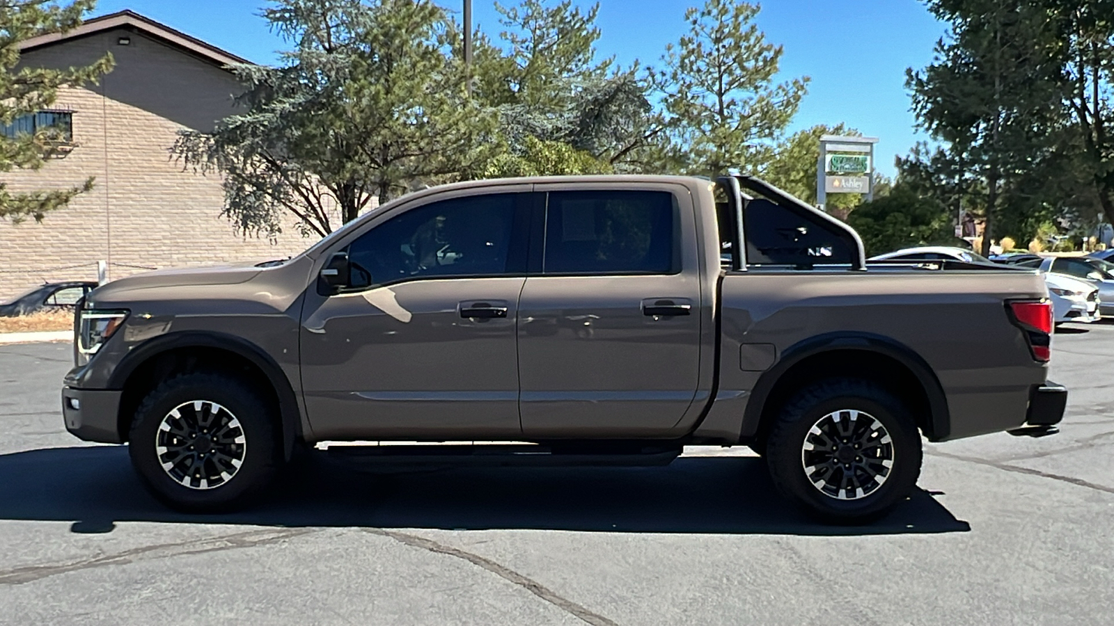 2020 Nissan Titan PRO-4X 4x4 Crew Cab 8