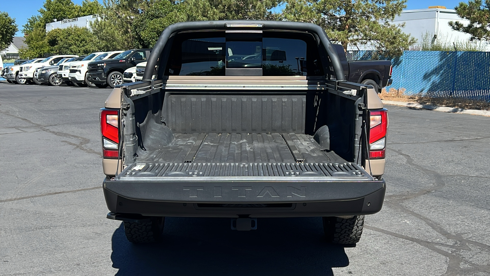 2020 Nissan Titan PRO-4X 4x4 Crew Cab 11