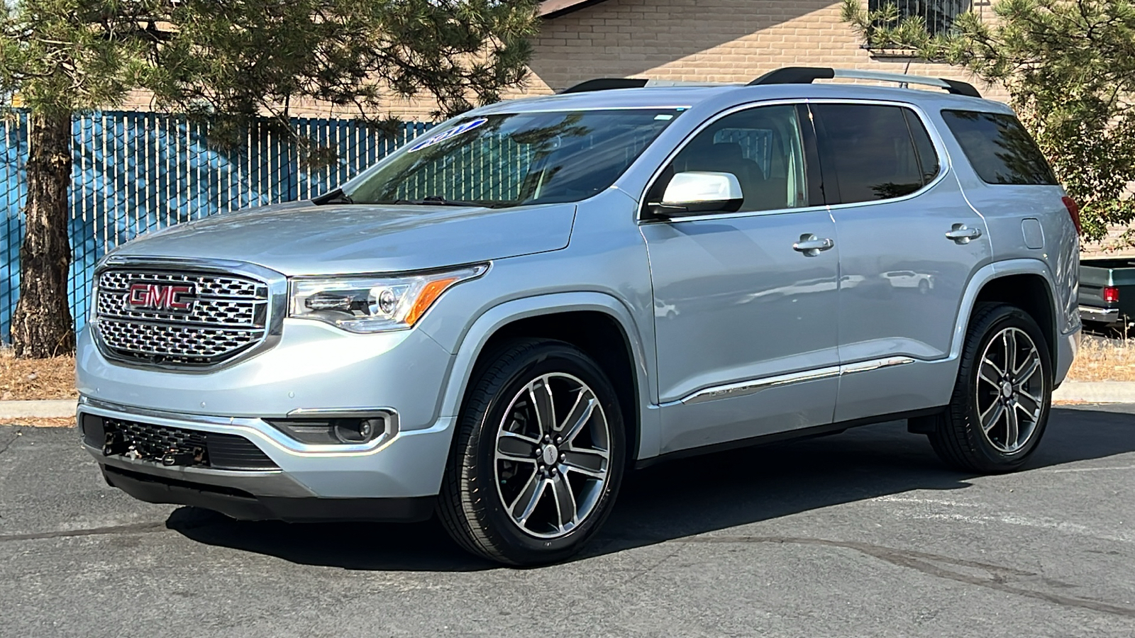 2017 GMC Acadia Denali 1