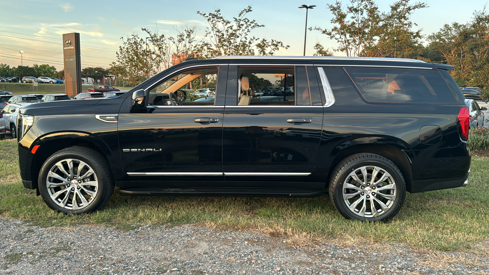 2021 GMC Yukon XL Denali 4