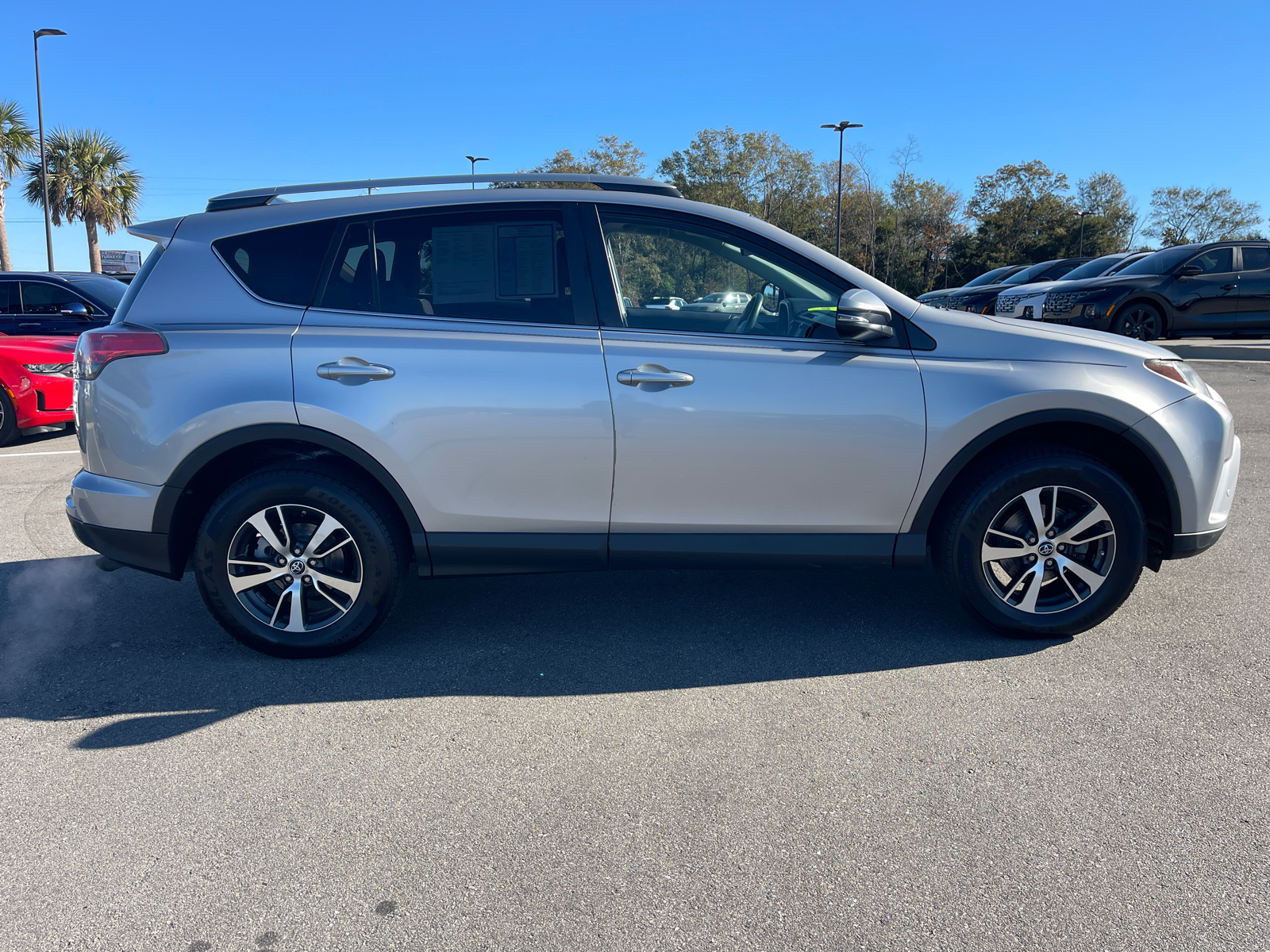 2018 Toyota RAV4 XLE 8