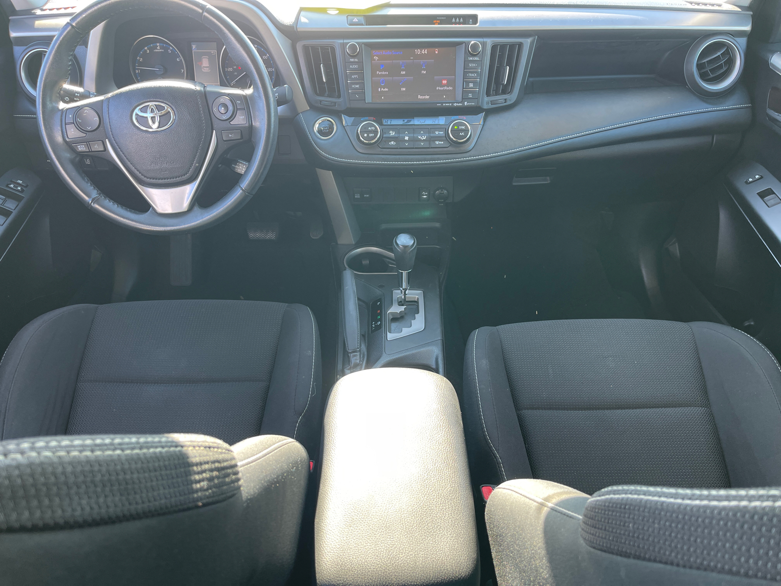 2018 Toyota RAV4 XLE 12