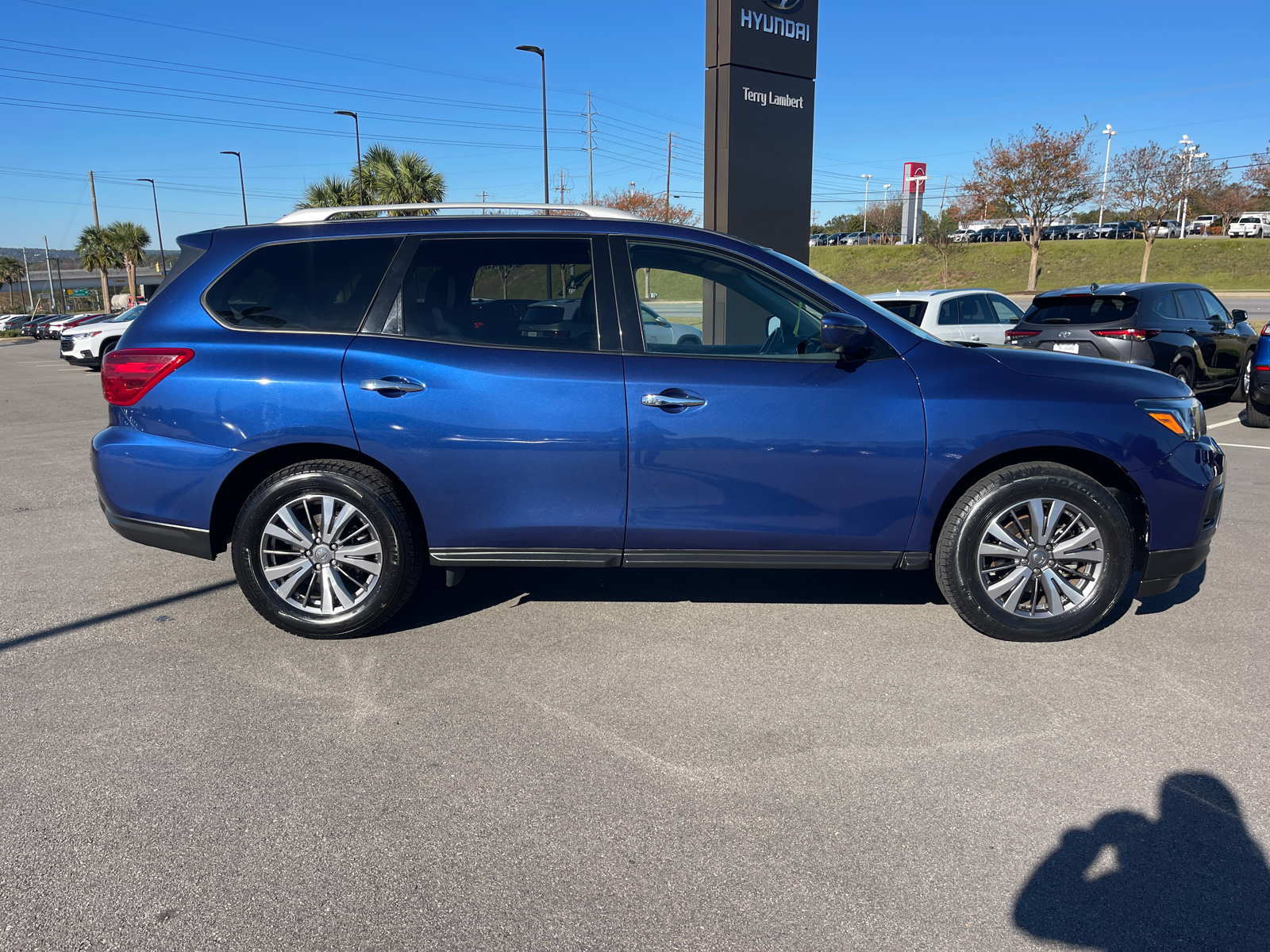 2020 Nissan Pathfinder SL 8