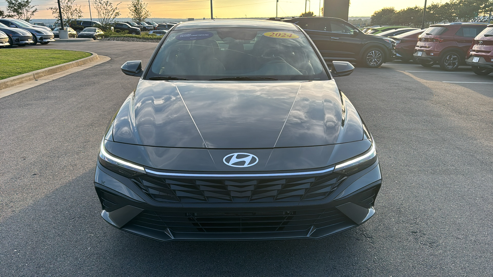 2024 Hyundai Elantra Hybrid Blue 2