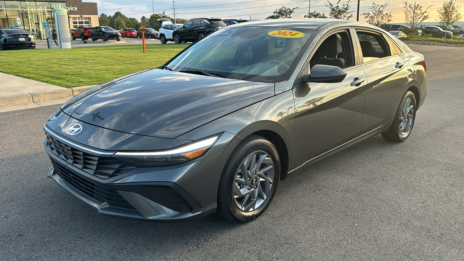 2024 Hyundai Elantra Hybrid Blue 3