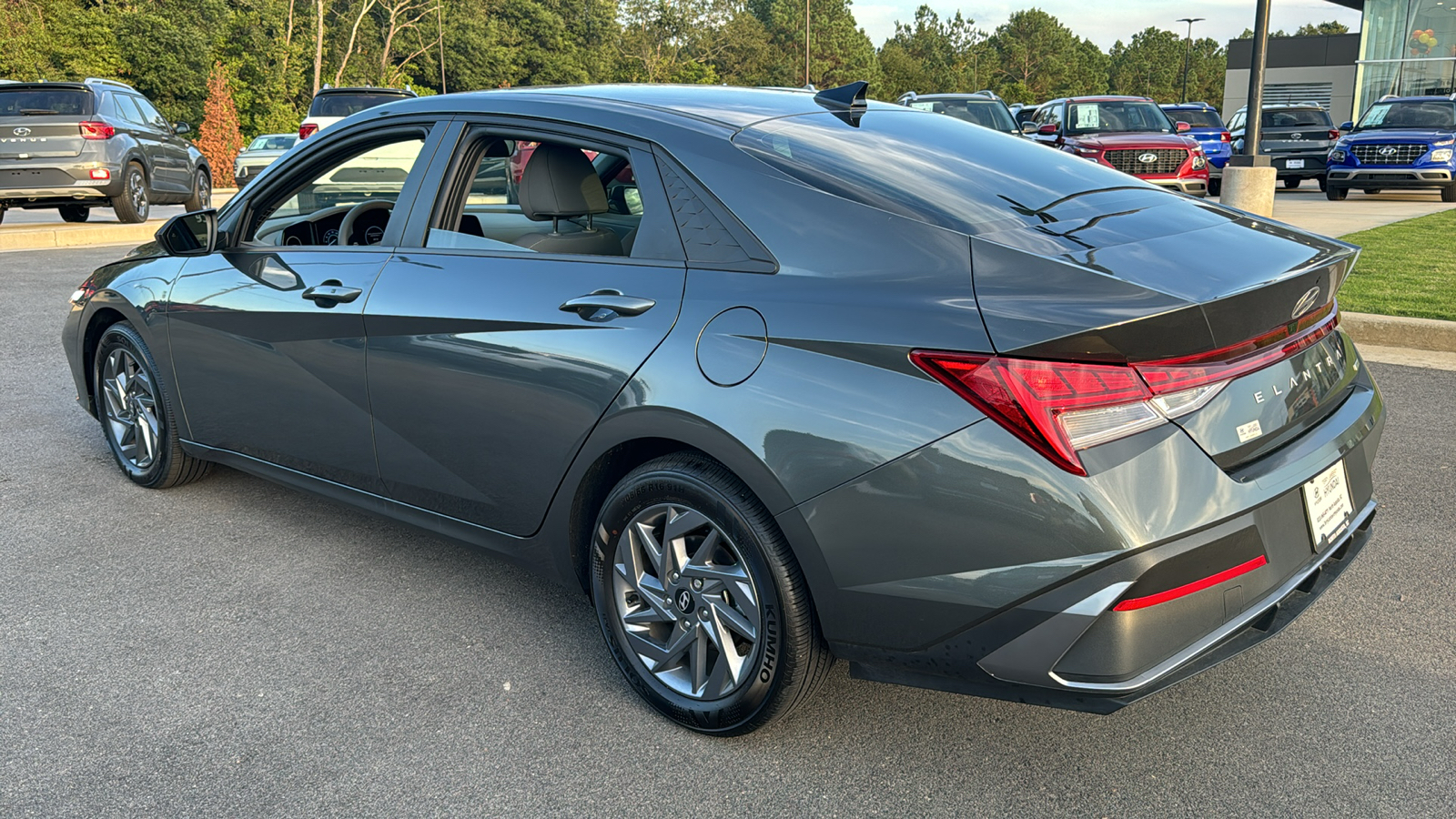 2024 Hyundai Elantra Hybrid Blue 5