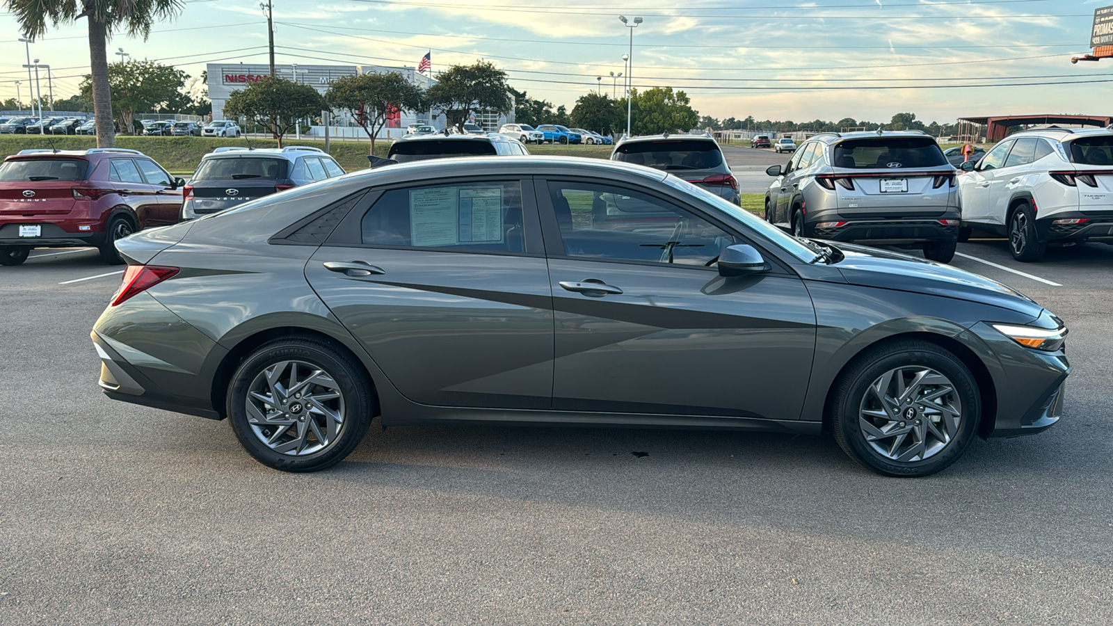 2024 Hyundai Elantra Hybrid Blue 8