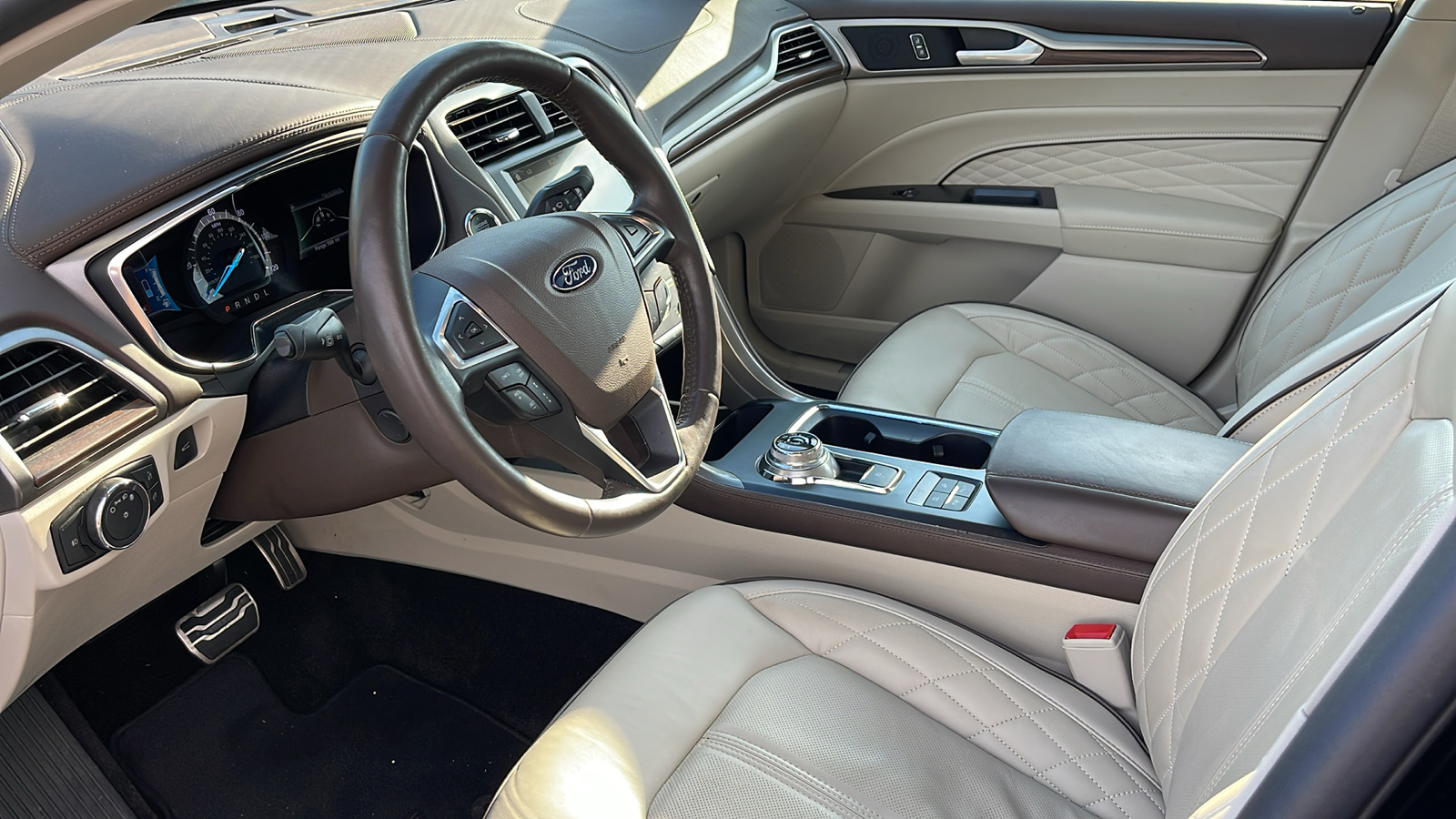 2018 Ford Fusion Hybrid Platinum 26