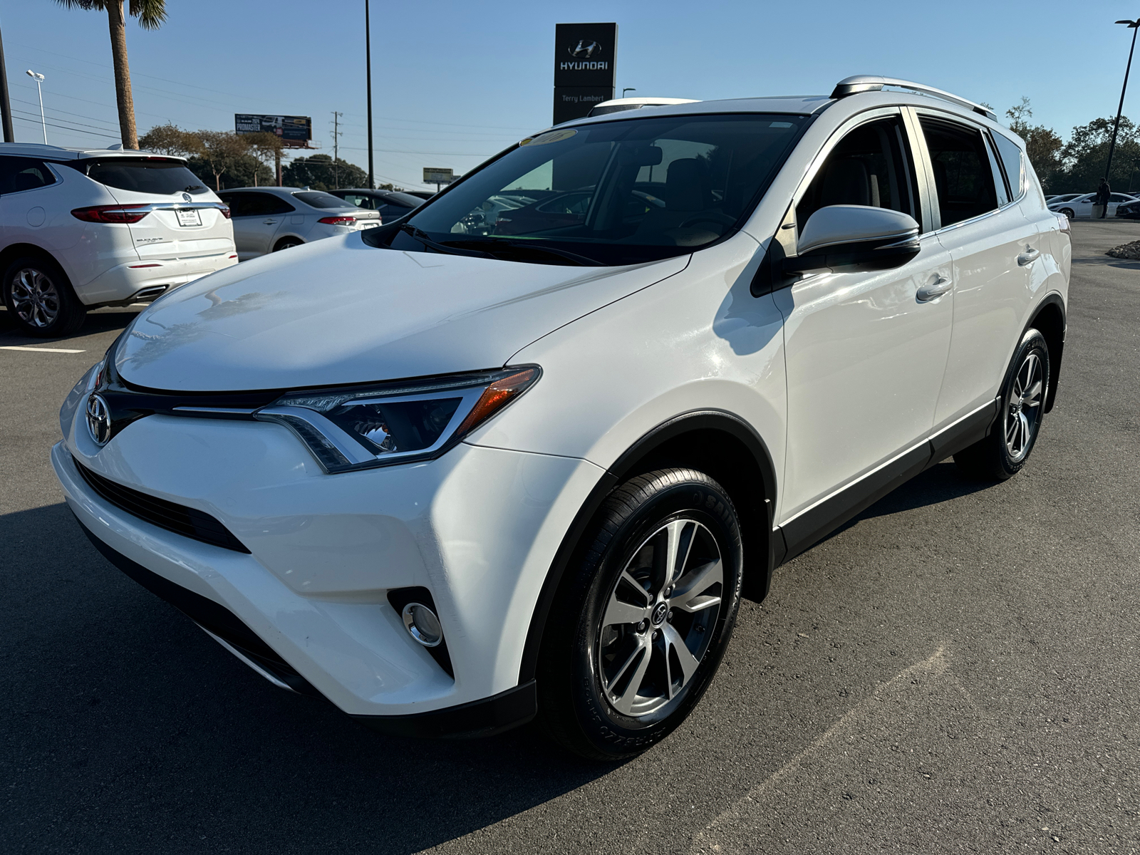 2016 Toyota RAV4 XLE 3