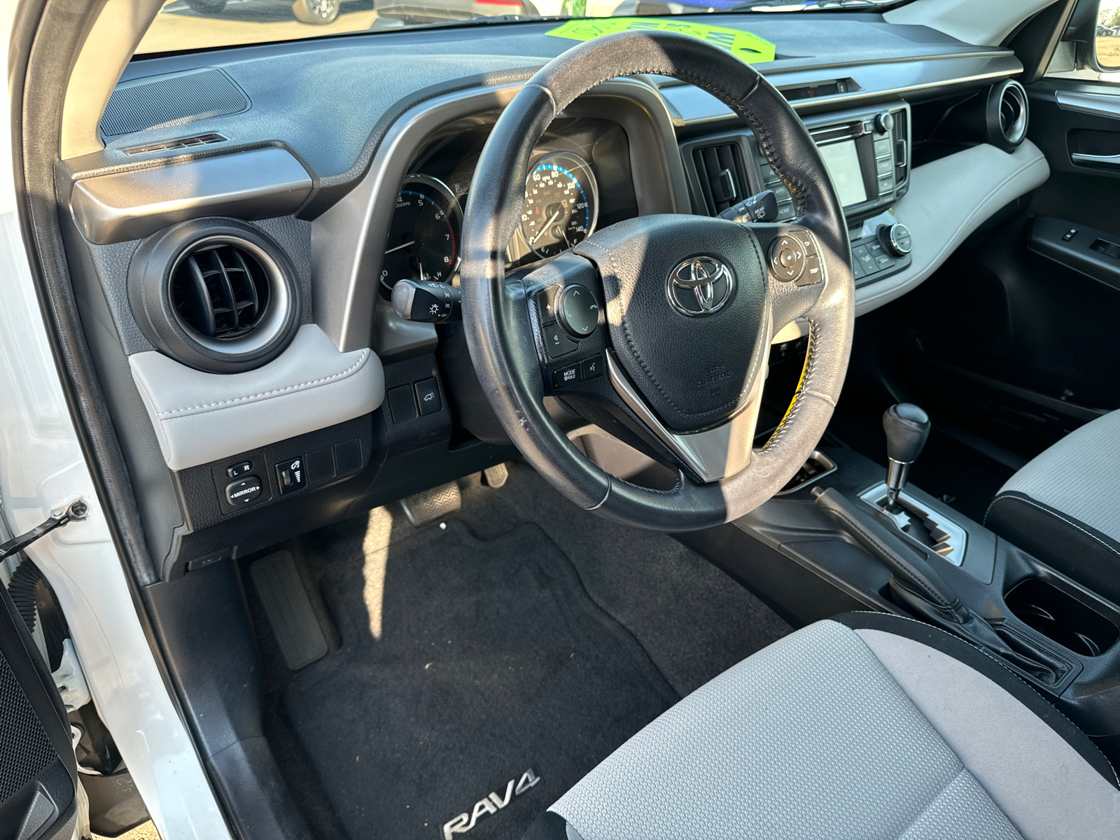 2016 Toyota RAV4 XLE 25