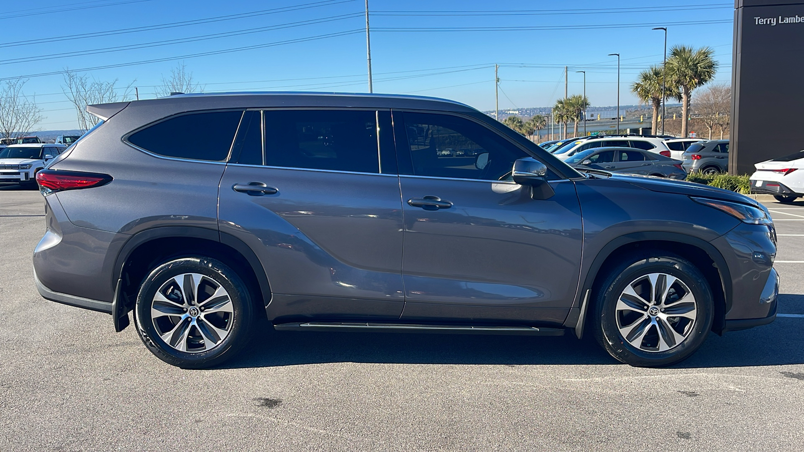 2021 Toyota Highlander XLE 8