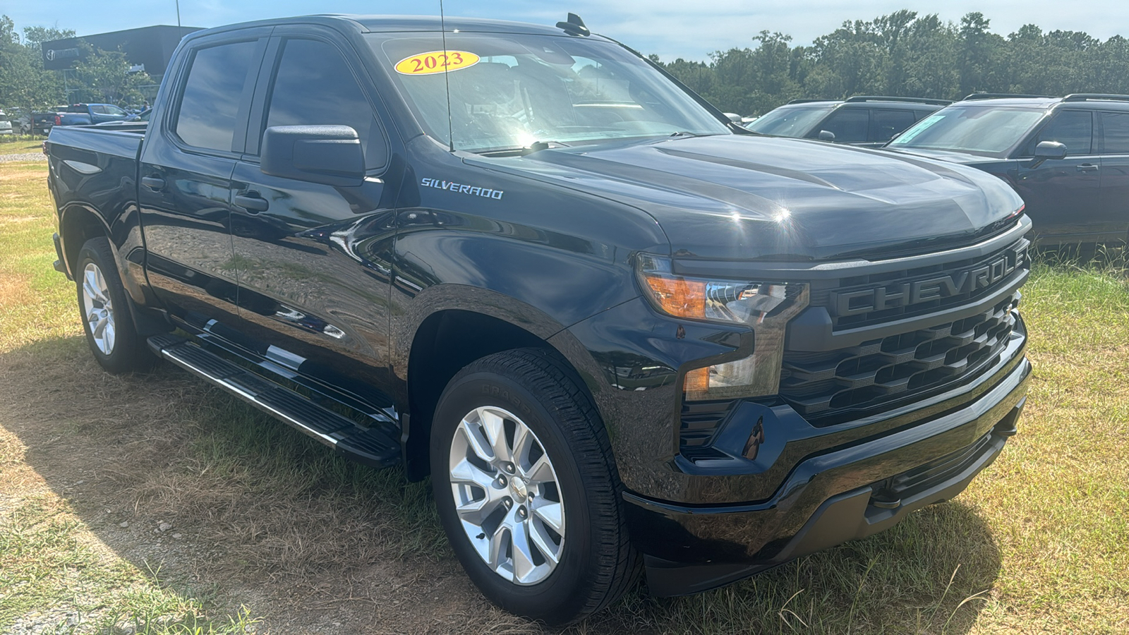 2023 Chevrolet Silverado 1500 Custom 1