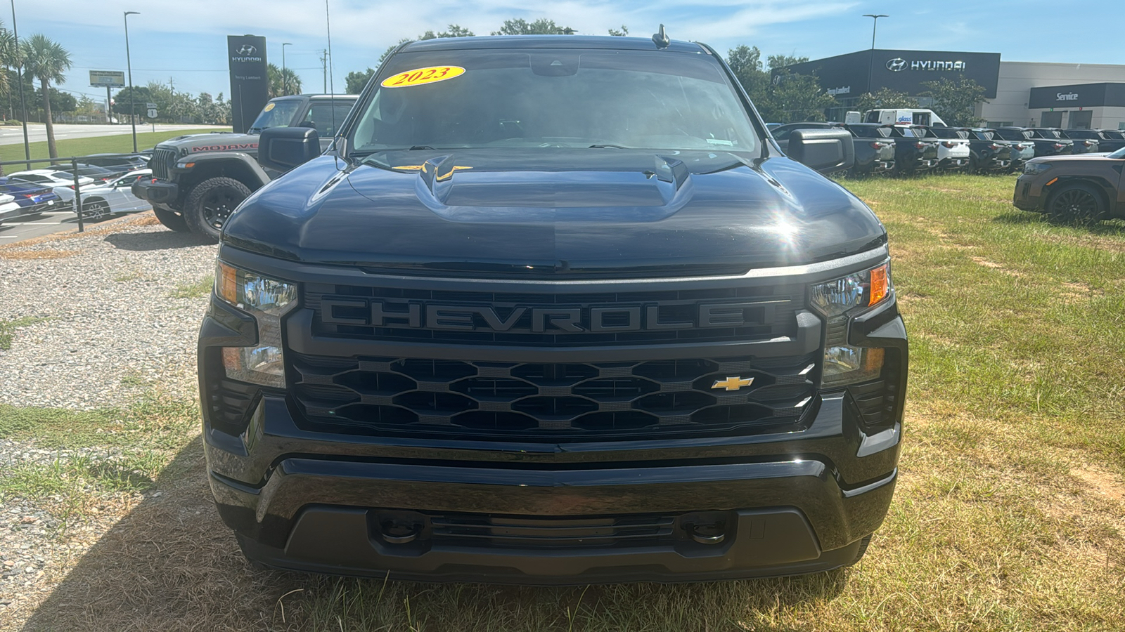 2023 Chevrolet Silverado 1500 Custom 2