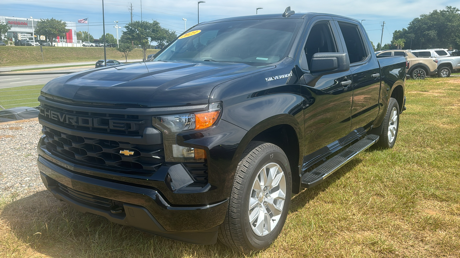 2023 Chevrolet Silverado 1500 Custom 3