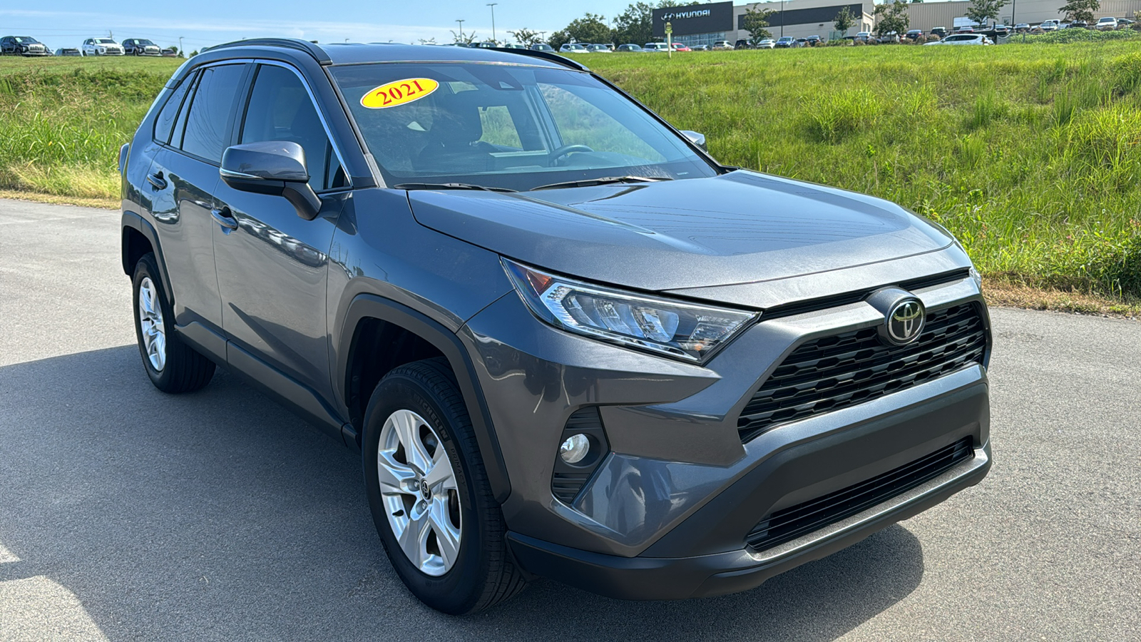 2021 Toyota RAV4 XLE 1