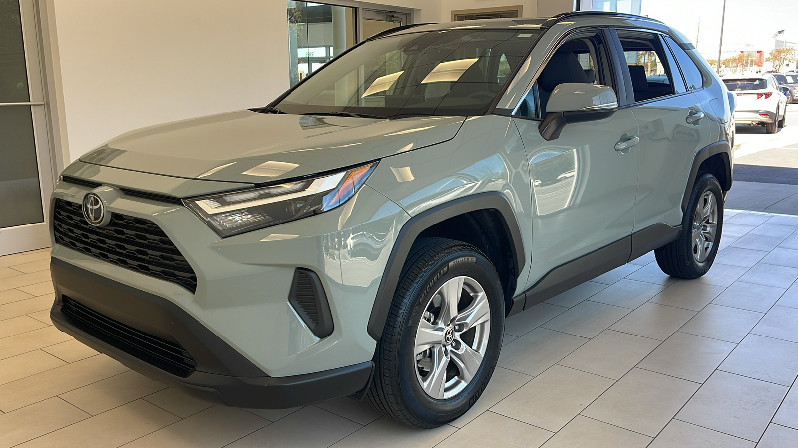 2023 Toyota RAV4 XLE 3