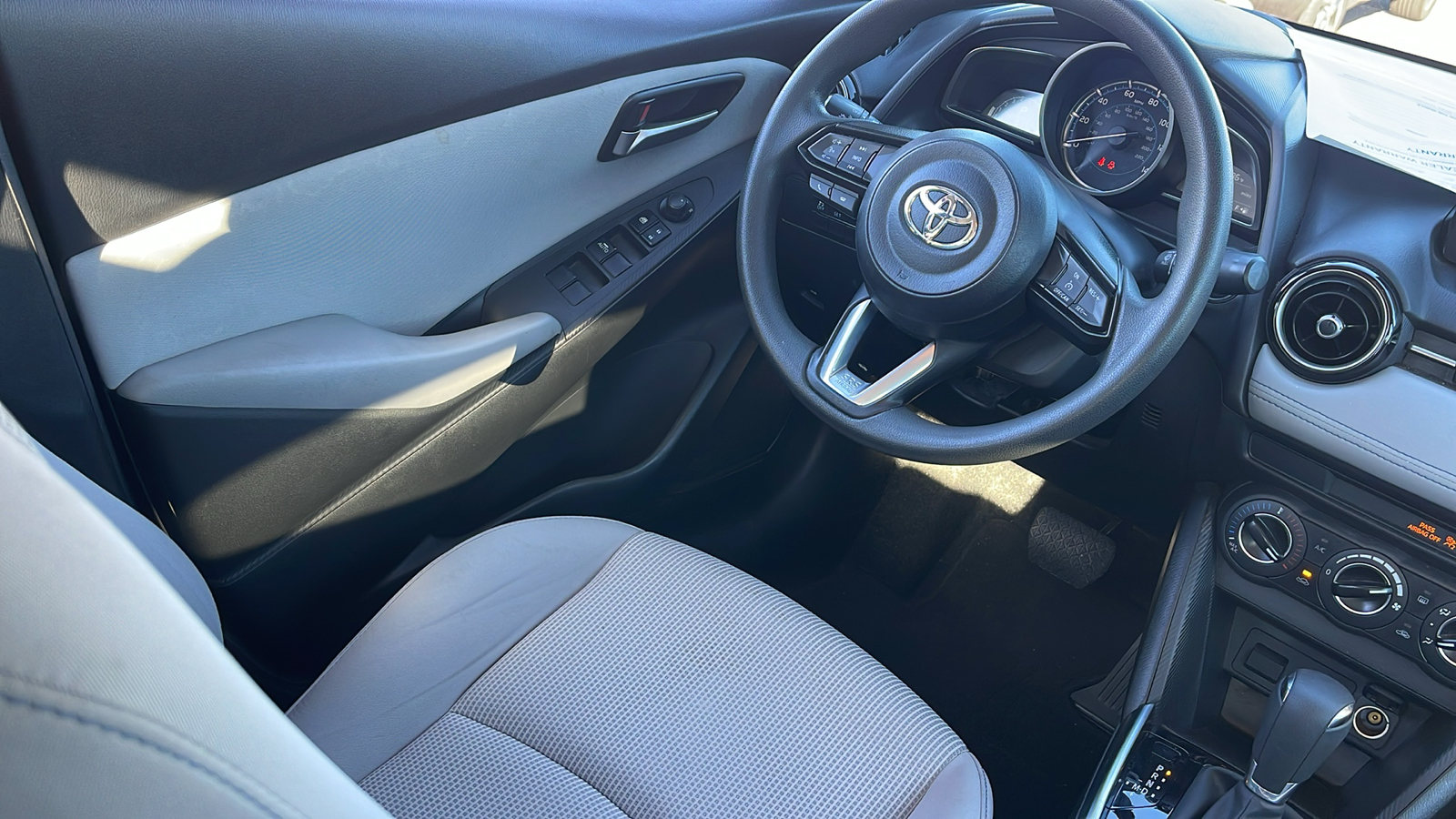 2019 Toyota Yaris L 14