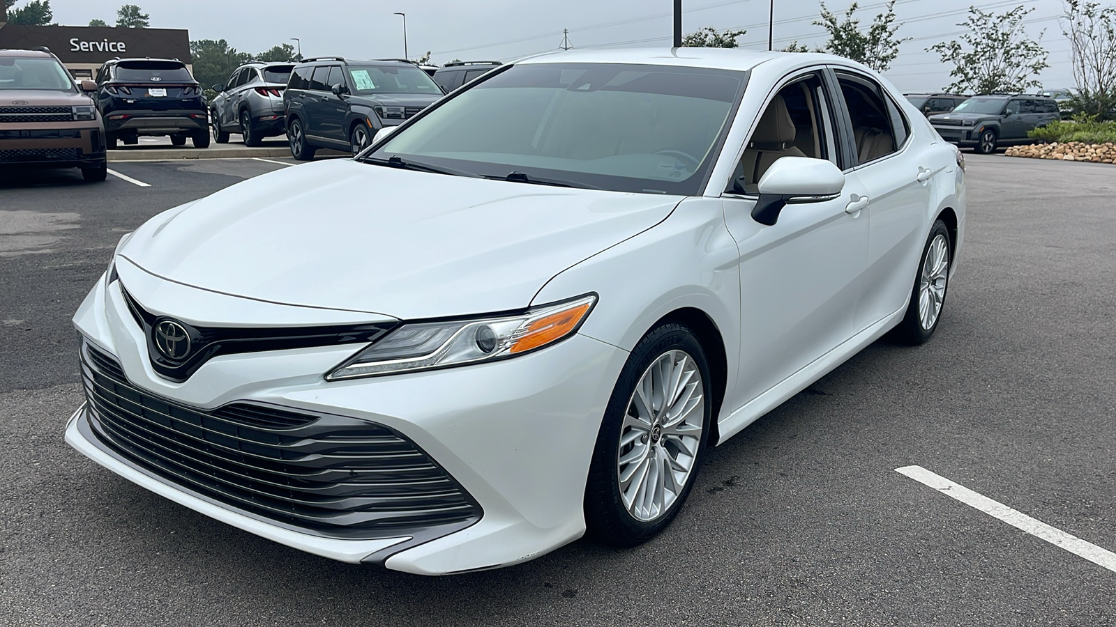 2020 Toyota Camry XLE 3