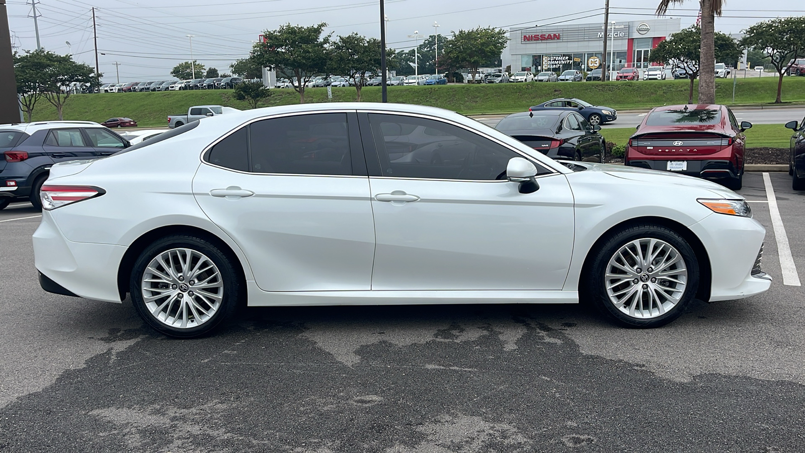 2020 Toyota Camry XLE 8